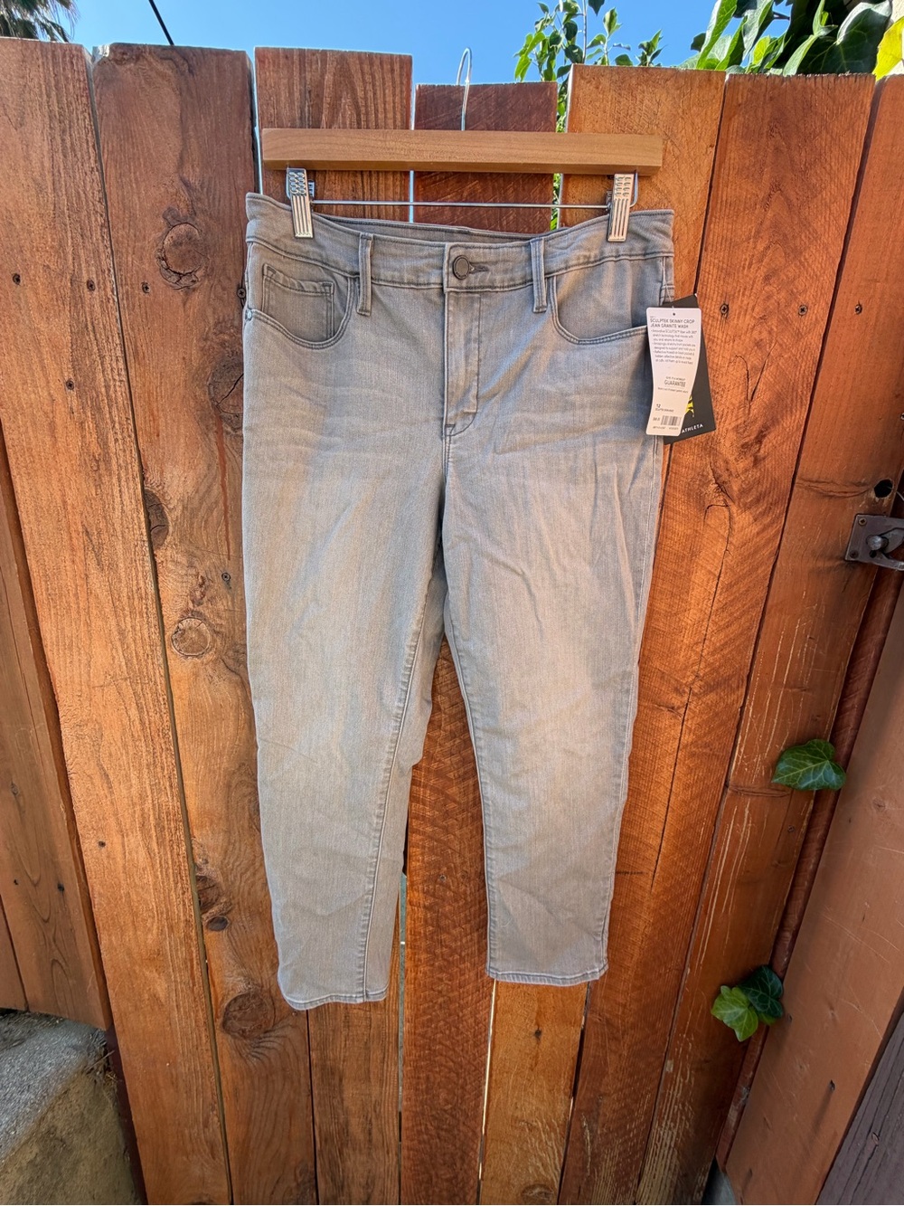 NWT Athleta SCULPTEK SKINNY CROP
JEAN GRANITE WASH Jeans Light Gray Wash 12